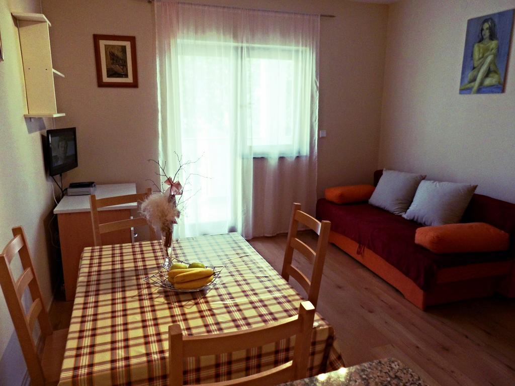 Apartmani Simic Starigrad Paklenica Esterno foto