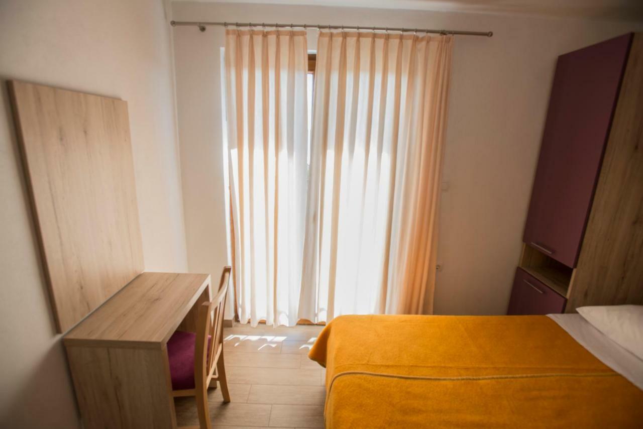 Apartmani Simic Starigrad Paklenica Esterno foto